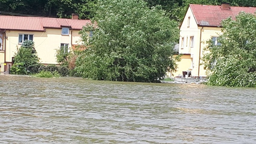 Miejscami woda przekraczała stan alarmowy o dwa metry....