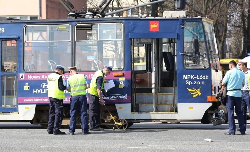 Tramwaj potrącił 79-latkę na al. Piłsudskiego. Kobieta nie żyje! [zdjęcia]