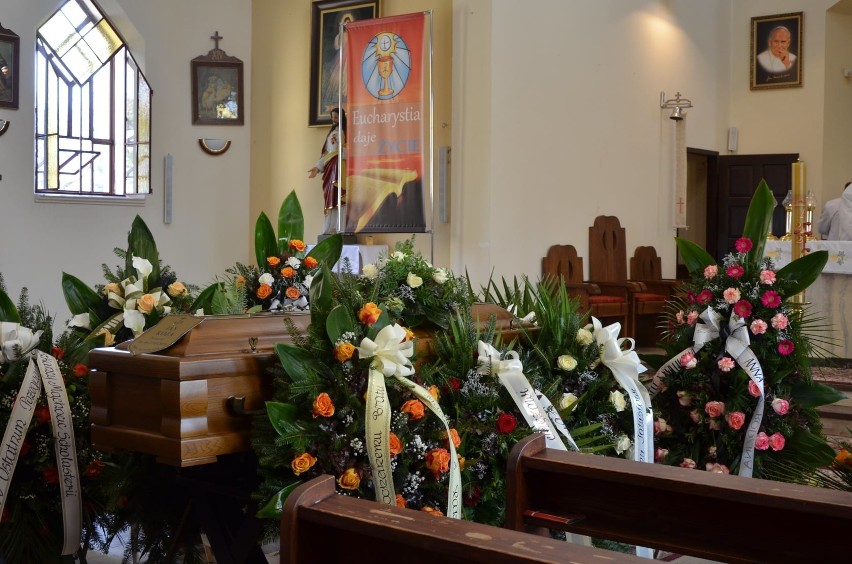 Pogrzeb Jana Kozy, wieloletniego sołtysa Mąchocic-Scholasterii. "Do życia podchodził z naturalną radością" [ZDJĘCIA]