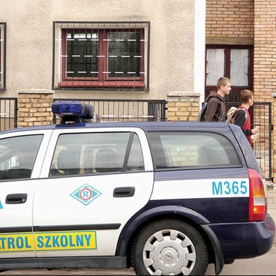 Radiowozy z logo "Patrol Szkolny&#8221; pojawiły się wczoraj w okolicach wszystkich bielskich szkół