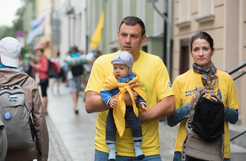 PORADNIK PIELGRZYMA: jak się przygotować, co zabrać, na co uważać