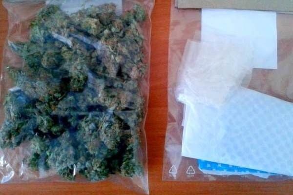 6 lutego policjanci z Prudnika zatrzymali 23-latka który miał w aucie ponad 30 gramów marihuany kupionej w Czechach.