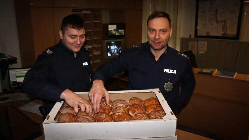 Tłusty czwartek urządziliśmy też policjantom z komisariatu...