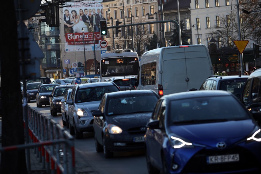 Mieszkańcy czekają na przebudowę skrzyżowania kilkanaście lat. Urzędnicy zastanawiają się, jak odkorkować Nowy Kleparz?