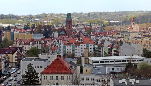 Widoki z wieży bazyliki trzebnickiej zapierają dech w piersiach.