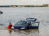 Ełk: Auto wjechało na plaży do jeziora Ełckiego 20.07.2019 (zdjęcia)