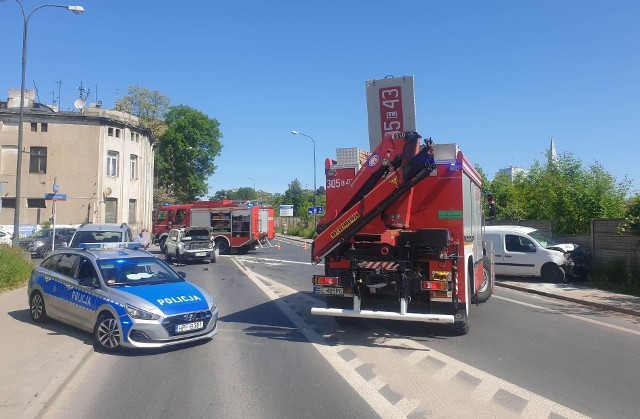 Wypadek na ul. Wólczańskiej w Łodzi. Zderzyły się dwa samochody. Jedna osoba ranna