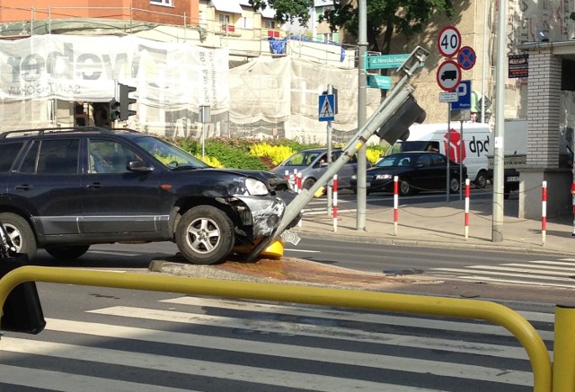 We wtorek około godz. 16.40 na skrzyżowaniu ulic Sienkiewicza i Ogrodowej zderzyły się dwa auta.