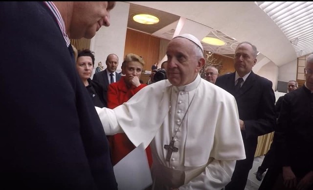Papież Franciszek przeprasza Marka Lisińskiego, ofiarę księdza pedofila, szefa Fundacji "Nie lękajcie się"