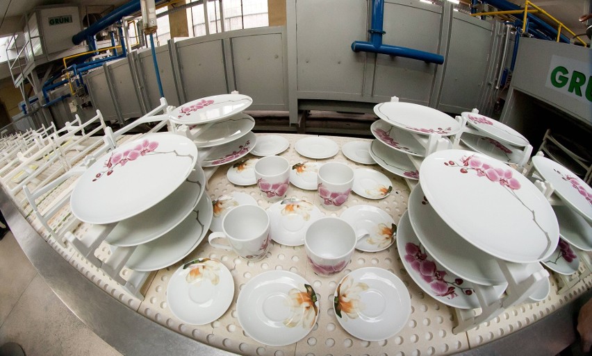 W "Krzysztofie" powstają porcelanowe, wyrafinowane naczynia...
