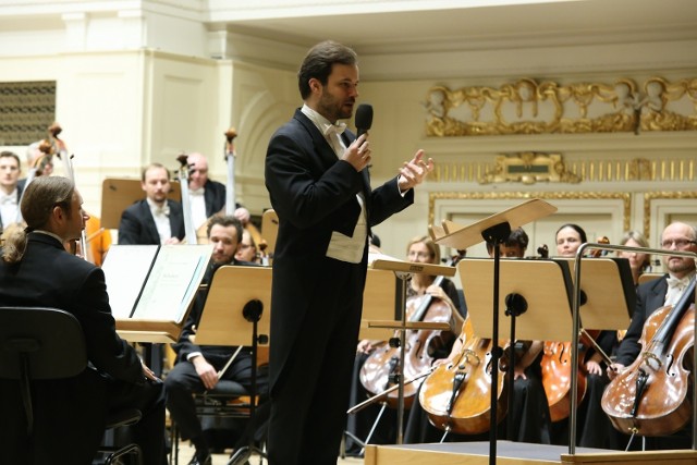 Łukasz Borowicz nie tylko dyrygował, ale także opowiadał o muzyce