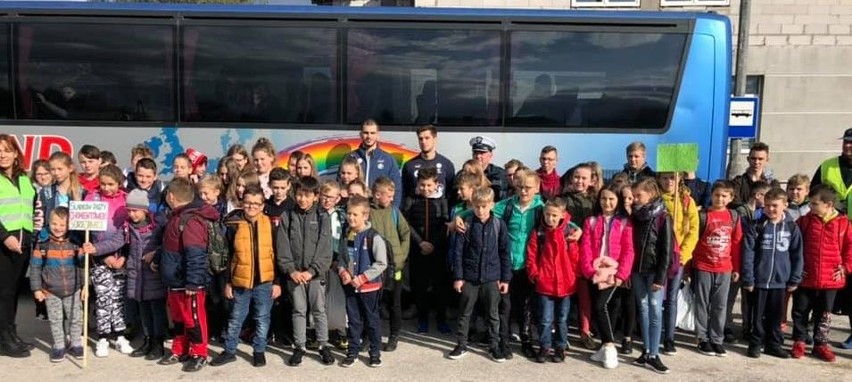 Piłkarze ręczni PGE VIVE Kielce wraz z Inspekcją Transportu Drogowego sprawdzali autokary [ZDJĘCIA]