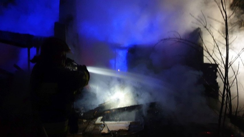 Pracowita noc strażaków ze Starachowic. Gasili dwa pożary [ZDJĘCIA]