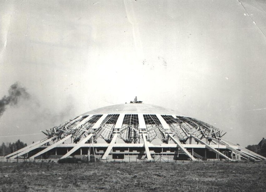 Arena - budowa, lata 70.