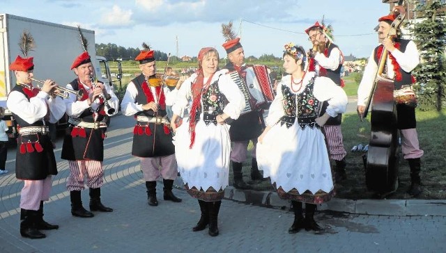 W 2009 r. Kapela wystąpiła na dożynkach powiatowych w Skale.