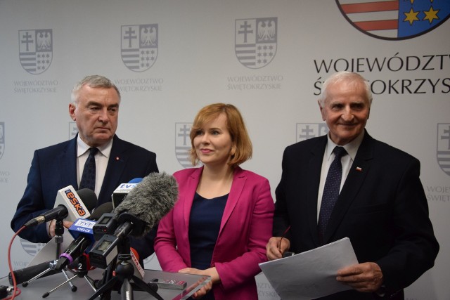 Od lewej: marszałek województwa Andrzej Bętkowski, poseł Anna Krupka, członek zarządu województwa, Marek Jońca.