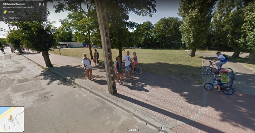 Przyłapani przez kamerę Google Street View na wakacjach w...