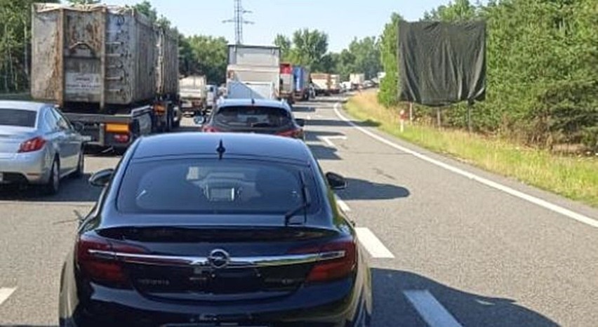 Korek na A4 w Mysłowicach spowodowany został przez wypadek w...