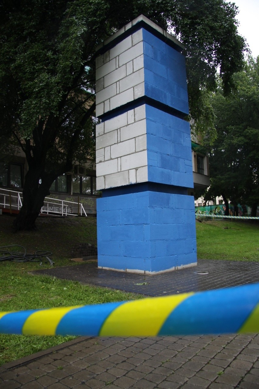 1.Jan Gryka, "Błękitny obelisk", plac Kaczyńskiego....