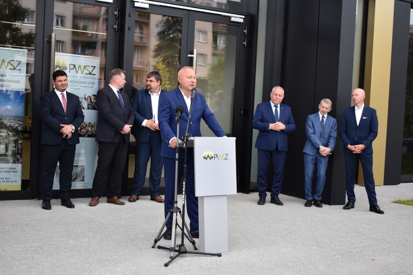 Nowy Sącz. Minister Przemysław Czarnek na otwarciu nowego budynku Instytutu Ekonomicznego PWSZ. Mamy zdjęcia
