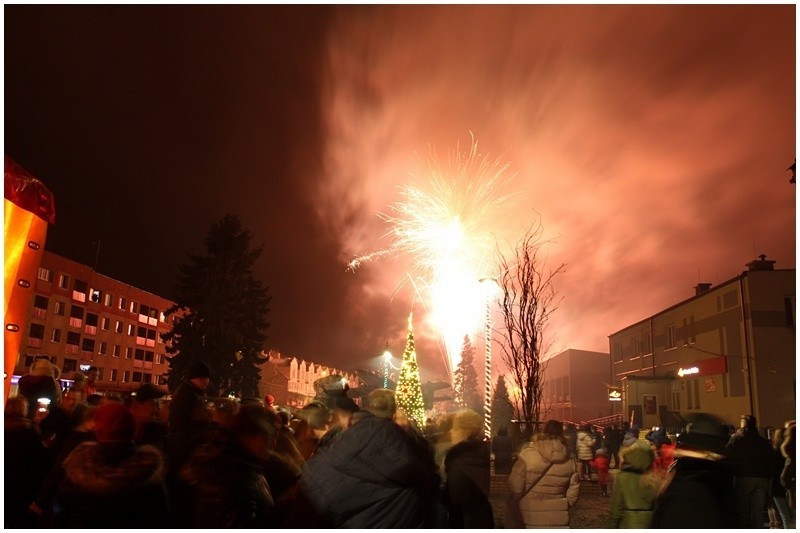 Z muzyką, tańcem i wystrzałami korków od szampana Mońki...