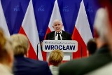 Jarosław Kaczyński odpowiada na pytania mieszkańców Wrocławia. Jest o Jacku Sutryku, wyborach i ogrzewaniu