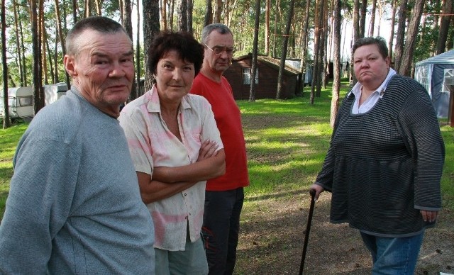 - Nie pozwolimy rozebrać naszych domków - zapowiadają (od lewej) Jan Bagiński, Wanda Gula, Bogdan Pękala i Gabryela Nowotarska-Zazula.