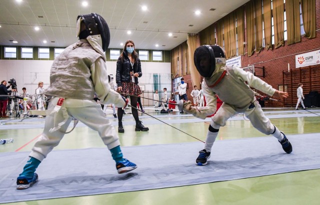 W sobotę (21 listopada) hala sportowa Szkoły Podstawowe nr 67 w Fordonie była areną ogólnopolskiego turnieju 19. Otwartych Mistrzostw Bydgoszczy we florecie dziewcząt i chłopców do lat 14. Zawodnicy walczyli w trzech kategoriach wiekowych: zuch, dzieci, młodzik. Bardzo udany występ na turnieju miała reprezentacja gospodarzy, czyli Uczniowskiego Klubu Sportowego przy MDK 5 w Bydgoszczy.