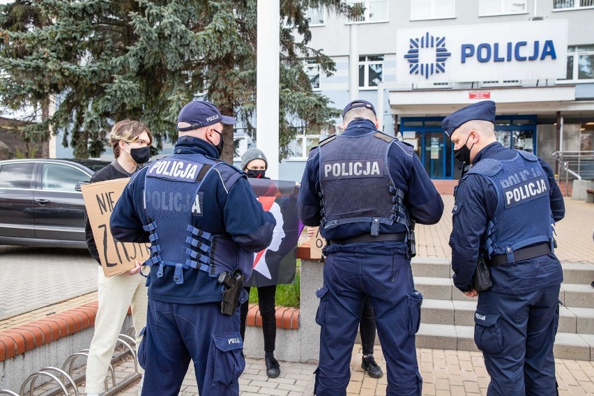 Dwie nastolatki zostały przesłuchane przez policję. Brały...