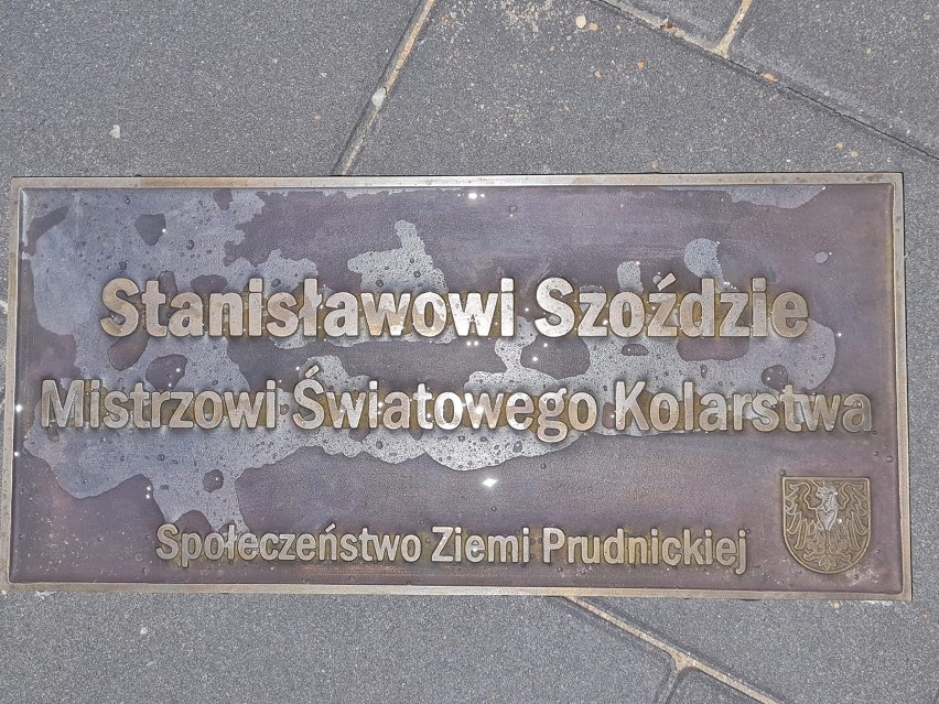 Pomnik Stanisława Szozdy w Prudniku.