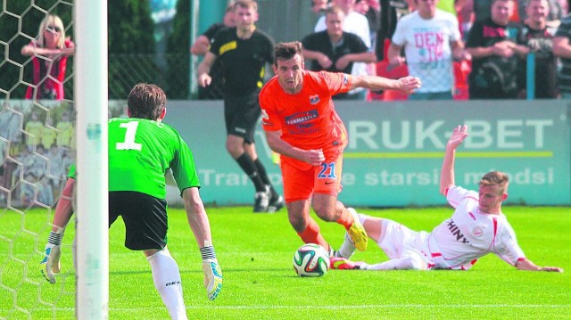 Emil Drozdowicz (w pomarańczowej koszulce) zdobył wyrównującego gola dla Termaliki Bruk-Betu