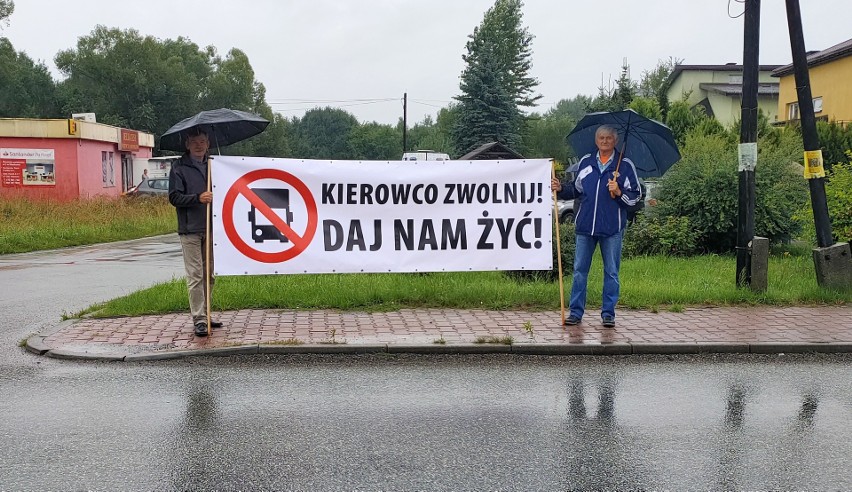 W Sławkowie na ul. Hrubieszowskiej mieszkańcy protestowali...