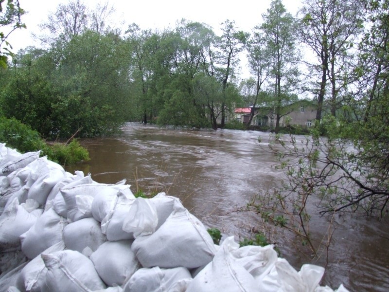 Powódź w Żędowicach i w Kielczy - zdjęcia internautki Sylwii Szłapy