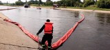 Skażona Odra. Polscy strażacy przygotowali 700 m. zapory służącej do odławiania śniętych ryb – w ten sposób chcą pomóc Niemcom 