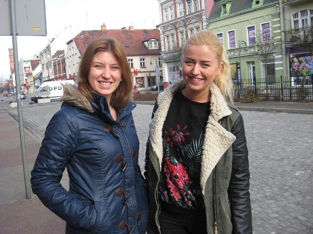Weronika i Karolina Teuerle, ekspedientki jednego ze sklepów na placu Wyzwolenia, bardzo się cieszą z otwarcia go dla ruchu.