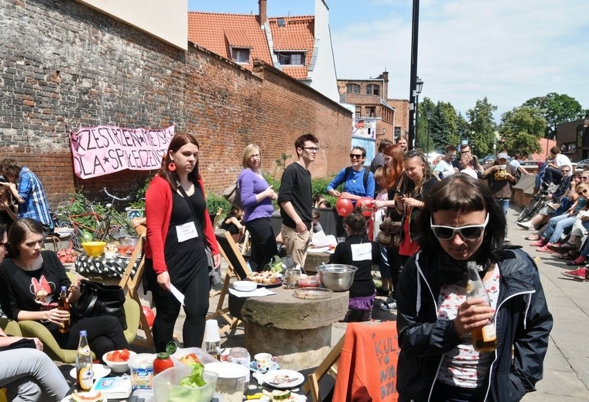 Toruń  Kulturalna okupacja Cafe Draże