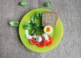 24 kwietnia obchodzimy Europejski Dzień Śniadania. Zobacz, co jadają Polacy [WYNIKI BADANIA]