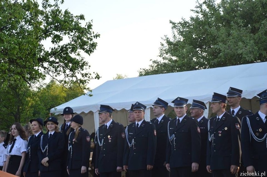 Integracja mieszkańców w Grębynicach. Wiosenne witanie lata 