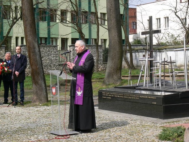 Obchody Dnia Pamięci Ofiar Zbrodni Katyńskiej odbędą się we wtorek, 13 kwietnia w Sandomierzu o godzinie  12.30 na Cmentarzu Katedralnym.