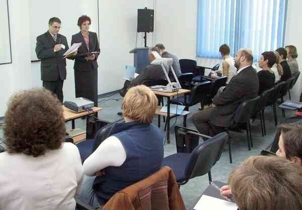 Konferencja nauczycieli w siedzibie Wyższej Inżynierskiej Szkoły Bezpieczeństwa i Organizacji Pracy.