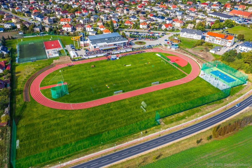 Stadion miejski w Oleśnie - zdjęcia z drona.