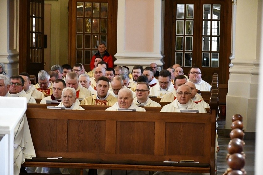 W drohiczyńskiej katedrze zgromadziło się blisko 170 kapłanów. Pod przewodnictwem biskupa Piotra Sawczuka celebrowali Mszę św. Krzyżma
