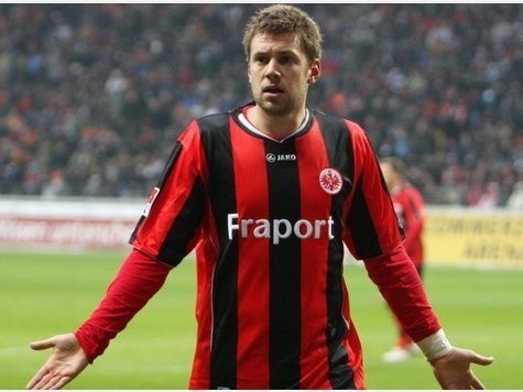 OBRONA: Marco Russ (Eintracht Frankfurt) - przez 90 minut...