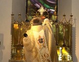 Relikwie Jana Pawła II już są w parafii świętego Wacława (zdjęcia)