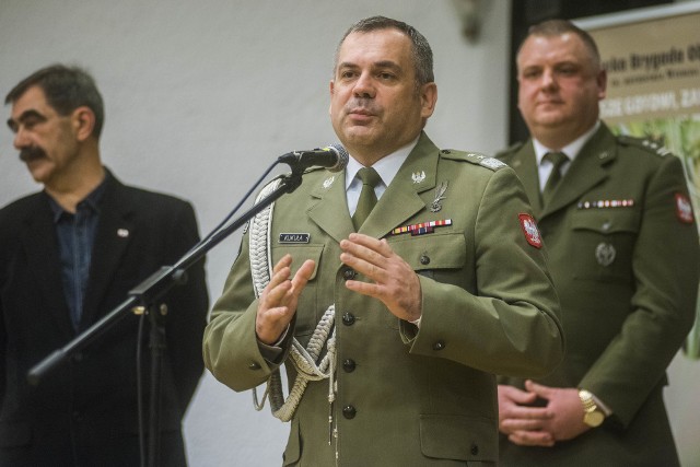 Życzenia żołnierzom składał między innymi generał dywizji Wiesław Kukuła, dowódca Wojsk Obrony Terytorialnej.