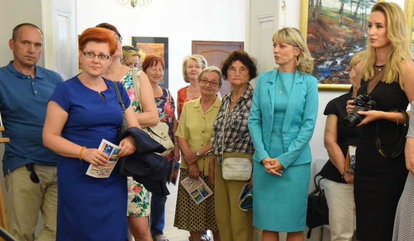 Znakomite obrazy buskiej malarki, Beaty Borek w koneckiej bibliotece