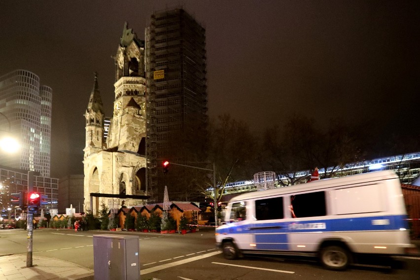 Zamach w Berlinie na jarmarku świątecznym na...