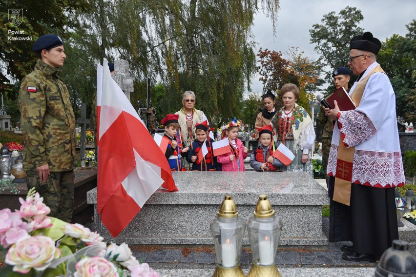 Uroczystości poświęcenia odnowionej mogiły żołnierzy Wojska...