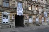 Protest mieszkańców kamienicy przy Wólczańskiej 43 w Łodzi. Mają opuścić mieszkania. Gdzie będą mieszkać?! Informacje 19.11.2019