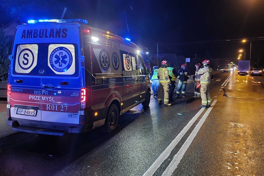 Na ul. Węgierskiej w Przemyślu kierujący BMW uderzył w toyotę. Policjanci zatrzymali młodemu mężczyźnie prawo jazdy [ZDJĘCIA]